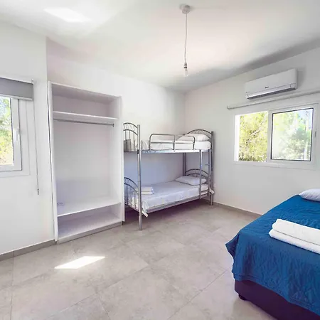 Chris Family - Walk To Fig Tree Bay