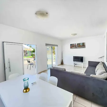 Chris Family - Walk To Fig Tree Bay Villa Protaras