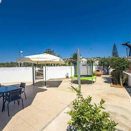 Villa Chris Family - Walk To Fig Tree Bay