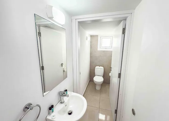 Chris Family - Walk To Fig Tree Bay *