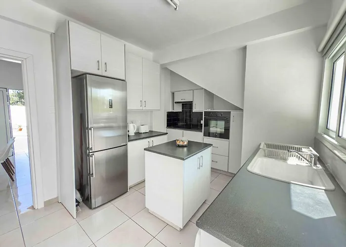 Chris Family - Walk To Fig Tree Bay * 프로타라스