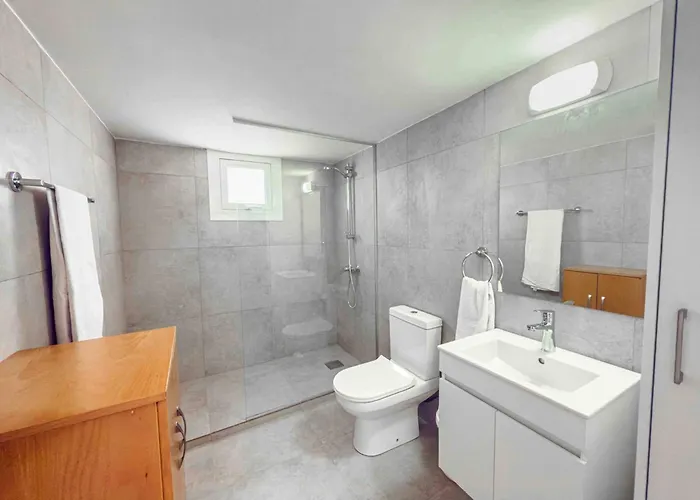 Chris Family - Walk To Fig Tree Bay